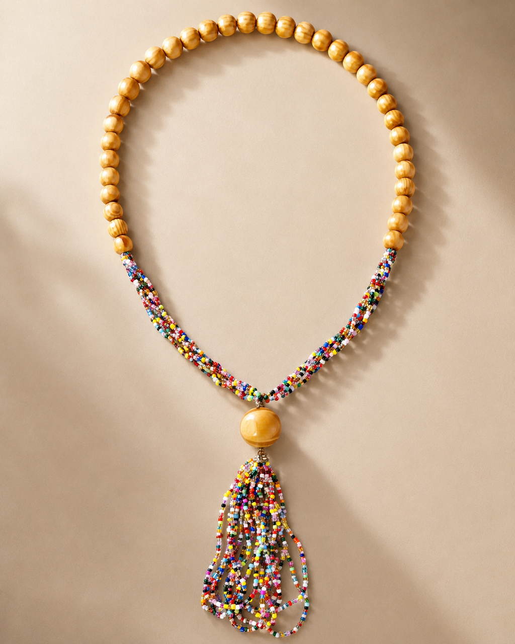 Collier bohème multicolore avec pompon en perles
