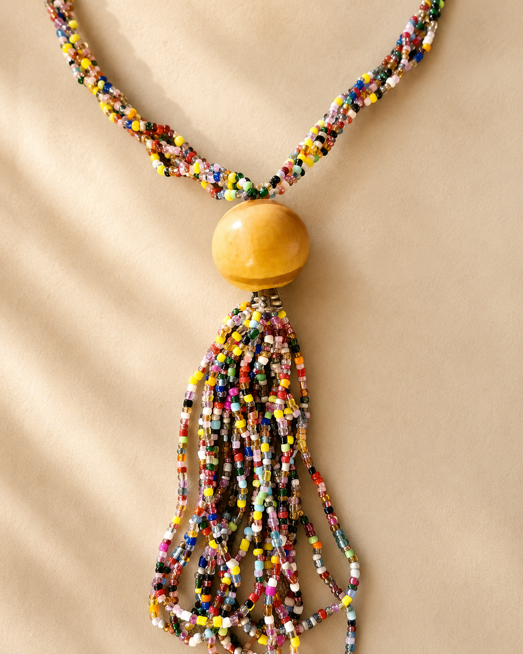Collier bohème multicolore avec pompon en perles